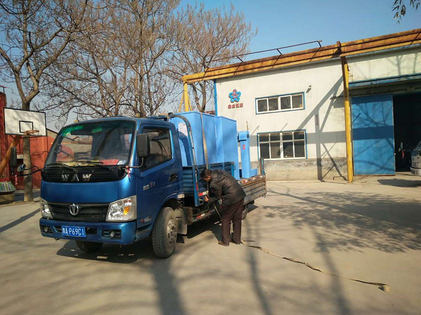 發(fā)往重慶的5臺(tái)JHX800和1臺(tái)JHX50食品混合機(jī)正在裝運(yùn)中