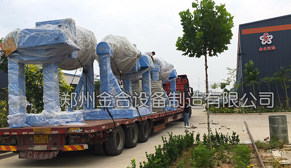 雙運動混合機直發(fā)客戶工廠